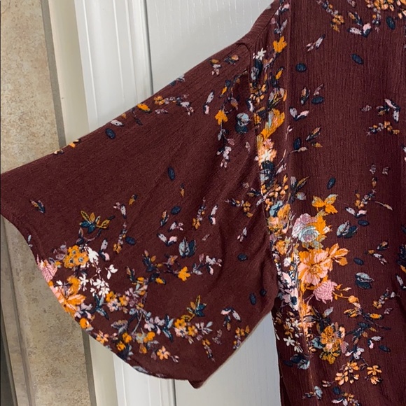 LUQ flowy top - Picture 3 of 4